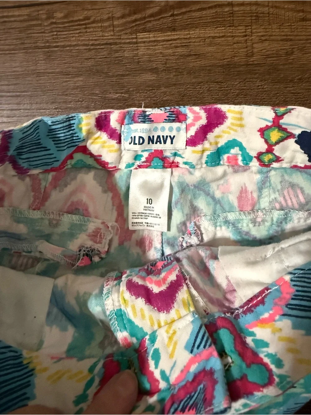 Old Navy vibrant Ikat print shorts